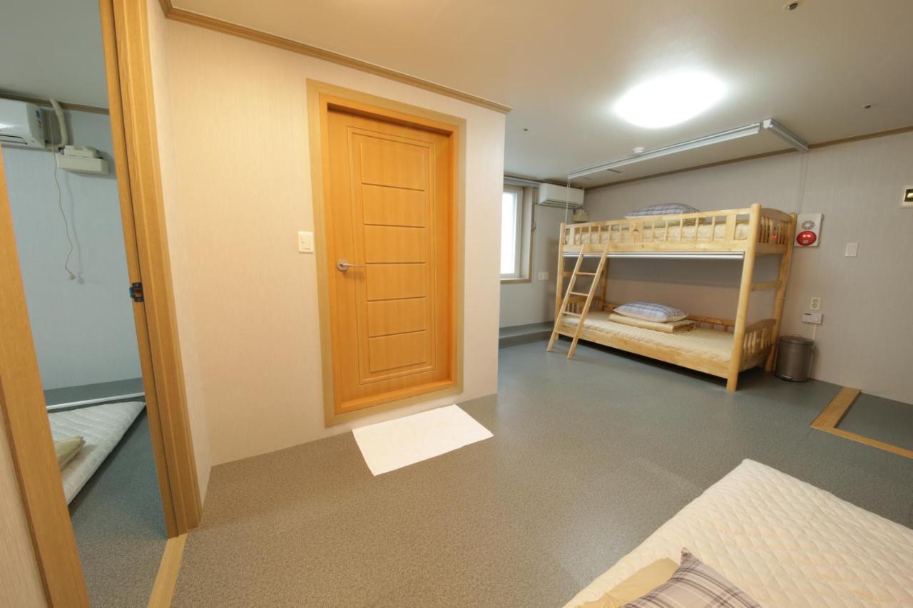 Hostel Familie Busan Station Esterno foto