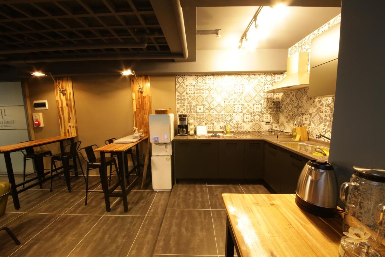 Hostel Familie Busan Station Esterno foto