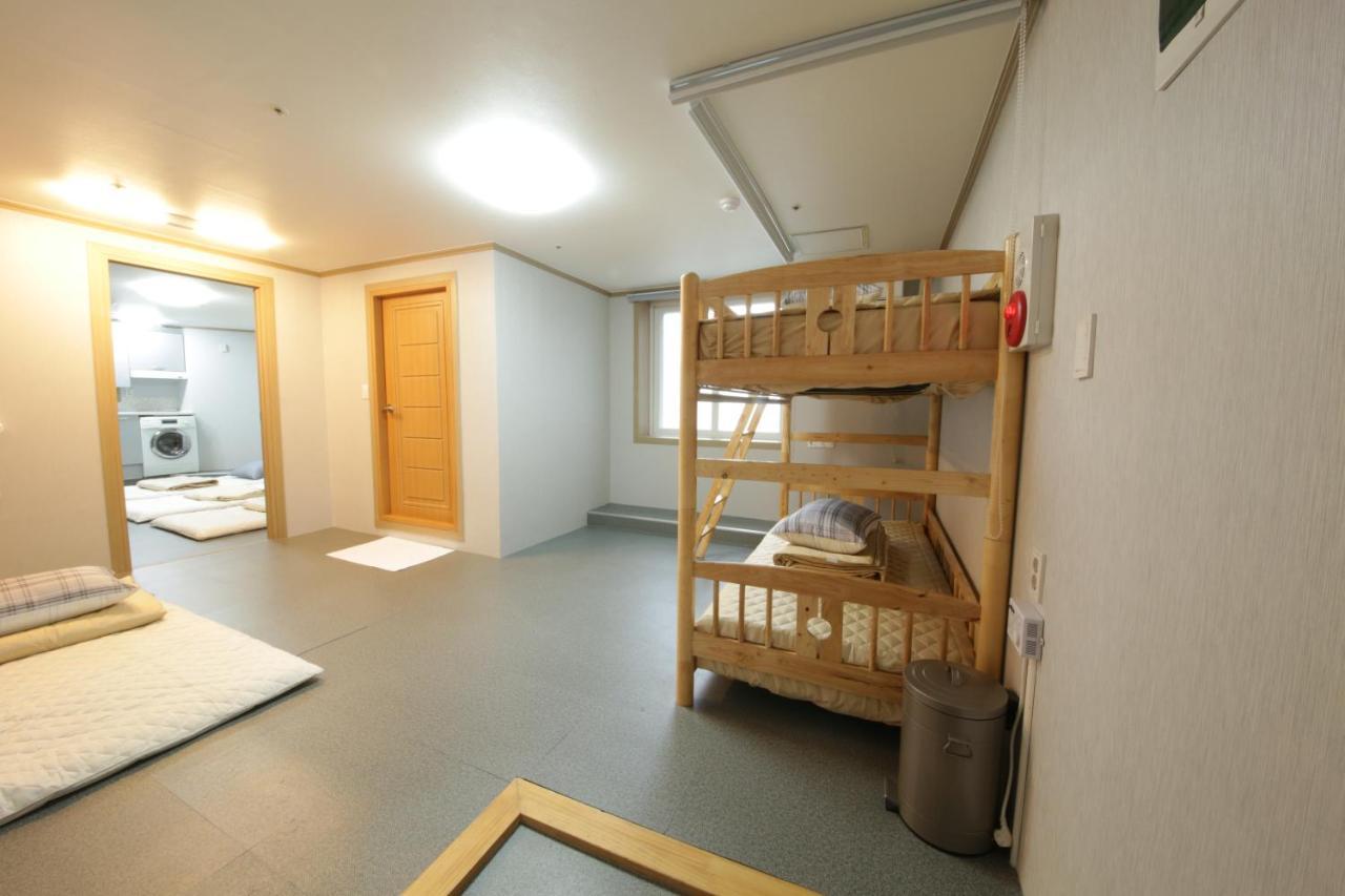 Hostel Familie Busan Station Esterno foto