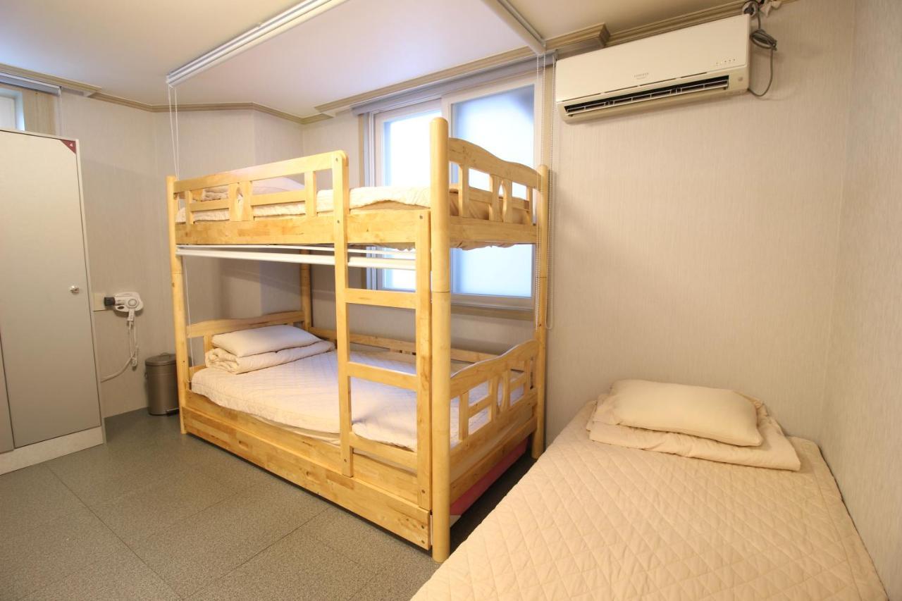 Hostel Familie Busan Station Esterno foto